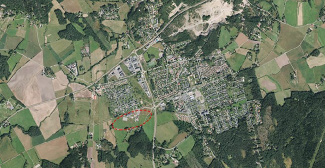Flygfoto över Bäckamaden med området för detaljplanen markerat